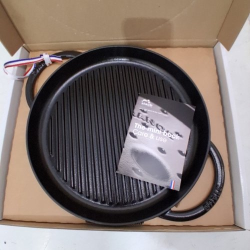 STAUB ENAMELED CAST IRON GRILL PAN WITH INTEGRATED HANDLES - 12" - BLACK (MODEL: 1894933) image 3