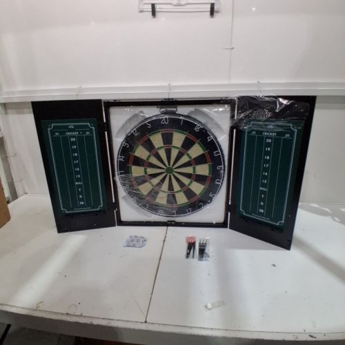 AMAZON BASICS REGULATION SIZE DARTBOARD CABINET SET - 6 DARTS INCLUDED - 18" image 2