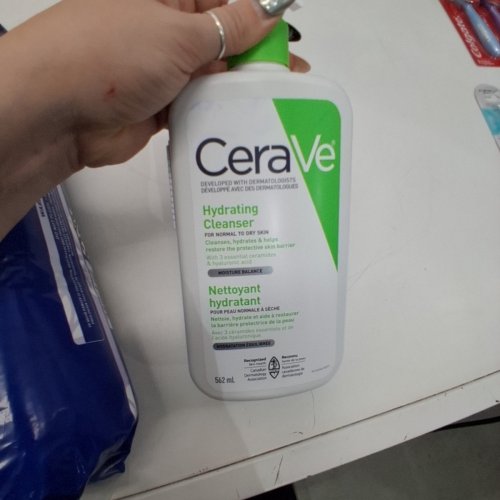 CERAVE HYDRATING CREAM CLEANSER, REMOVES MAKEUP - FOR NORMAL TO DRY SKIN - 562ML image 2
