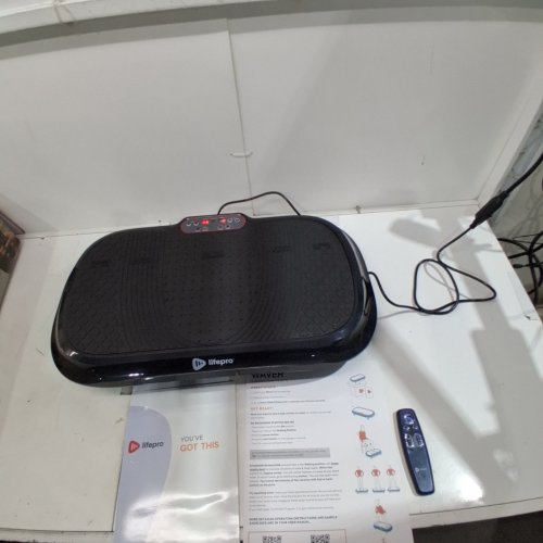 LIFEPRO WAVER VIBRATION PLATE EXERCISE MACHINE WITH HANDLES AND BANDS -BLACK (MODEL: WVR1010) image 2