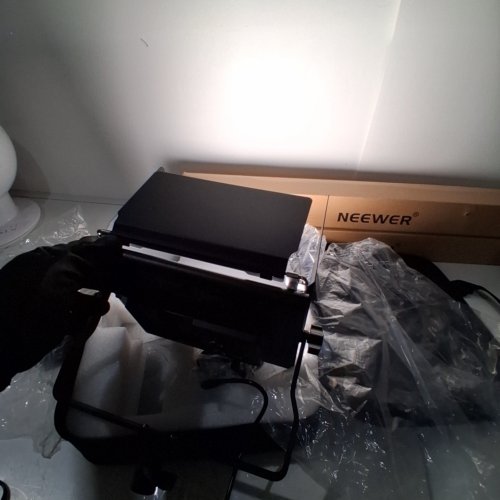 NEEWER 2 PACKS 660 LED VIDEO LIGHT WITH STAND AND SOFTBOX KIT image 2