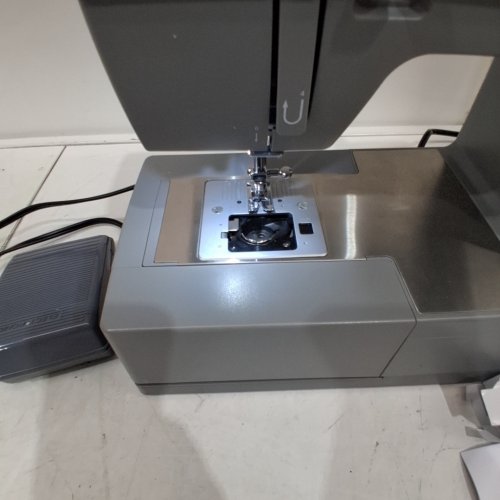 SINGER HEAVY DUTY SEWING MACHINE - GREY (MODEL: 4452) image 4
