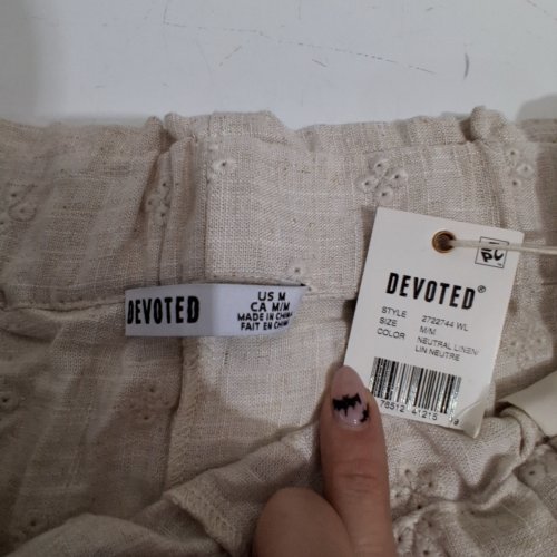 DEVOTED EYELET SCALLOPED SHORTS - MEDIUM - NEUTRAL LINEN (STYLE: 272744 WL) image 3