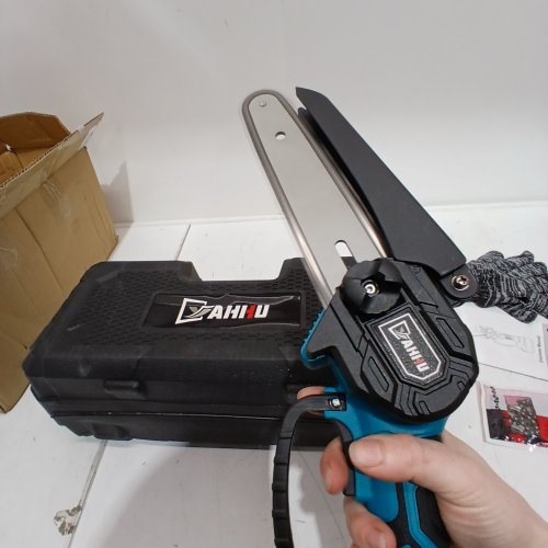 YAHHU PORTABLE ELECTRIC CORDLESS MINI CHAINSAW WITH 2 BATTERIES - 6" 21 V, 2000 MAH - BLUE & BLACK image 4