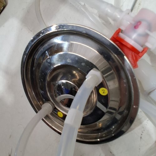 PORTABLE ELECTRIC GOAT MILKING MACHINE - 3L (MODEL: 9JWD-3) image 4