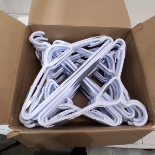 50PK PLASTIC CLOTHES HANGERS WITH NON-SLIP PADS - WHITE image 3