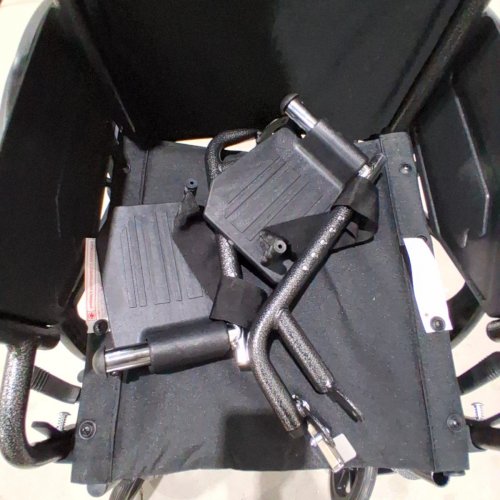 MEDLINE STRONG AND STURDY WHEELCHAIR WITH SWING AWAY LEG RESTS AND 16'' SEAT (MODEL:K1166N22S) image 3
