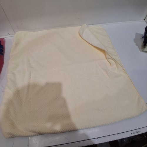 SOFT MICROFIBER TOWEL - 52" X 26" - YELLOW image 2