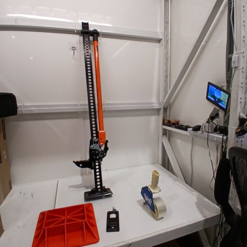 VEVOR HIGH LIFT FARM JACK WITH BASE, 5.12" - 42.5" LIFT HEIGHT - BLACK / ORANGE (MODEL: AH081048-58) image 3