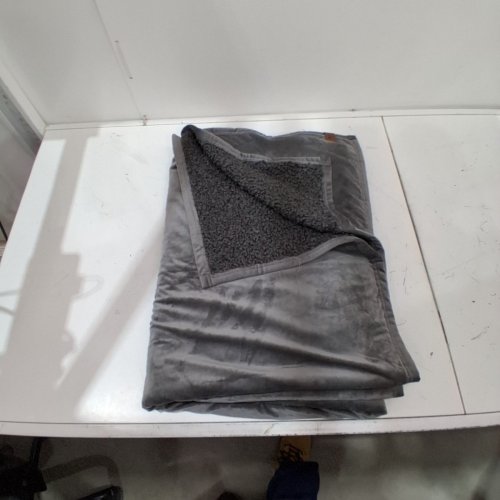 ROOTS HOME PLUSH BLANKET - 50" X 70" - DARK GREY (MODEL:2010800) image 2