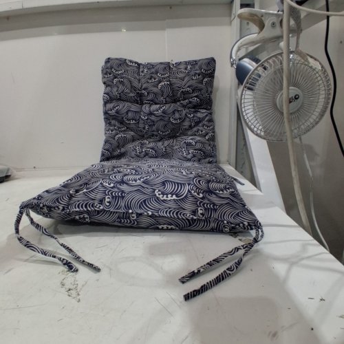 OHUFALL HIGH BACK CHAIR CUSHION - 15.7" - WHITE/NAVY image 2