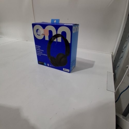 ONN. OVER-EAR WIRELESS BLUETOOTH HEADPHONES - BLACK (MODEL: AAABLK100002890) image 4