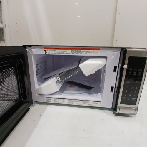 BLACK AND DECKER STAINLESS STEEL MICROWAVE - 700W - 0.7 CUFT - BLACK/SILVER (MODEL: EM720CB7-P/CA) image 3