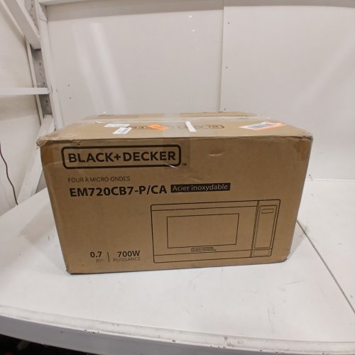 BLACK AND DECKER STAINLESS STEEL MICROWAVE - 700W - 0.7 CUFT - BLACK/SILVER (MODEL: EM720CB7-P/CA) image 4