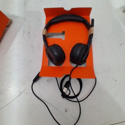 ONN. USB WIRED STEREO HEADSET - ON EAR HEADPHONES WITH ROTATING BOOM MICROPHONE (MODEL: 100074550) image 2