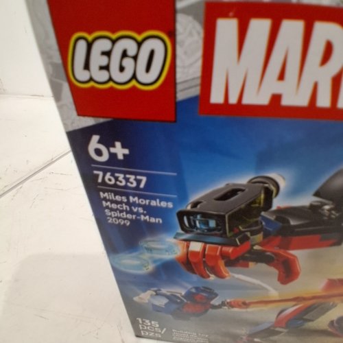 135PC LEGO MARVEL MILES MORALES MECH VS SPIDER-MAN 2099 SET (MODEL: 76337) image 2
