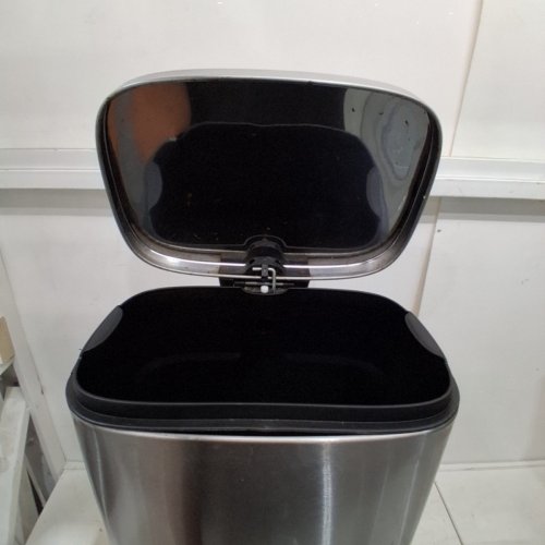 AMAZON BASICS SOFT-CLOSE STAINLESS STEEL TRASH CAN - 30L - SATIN NICKEL FINISH image 4