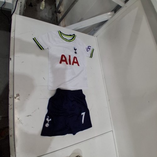 TOTTENHAM HOTSPUR SOCCER JERSEY AND SHORTS - SIZE 18" (6/7) - WHITE WITH NAVY AND NEON GREEN TRIM image 2
