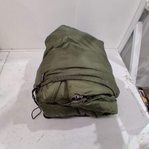AMAZON BASICS COLD WEATHER CAMPING SLEEPING BAG - DOUBLE - GREEN image 2
