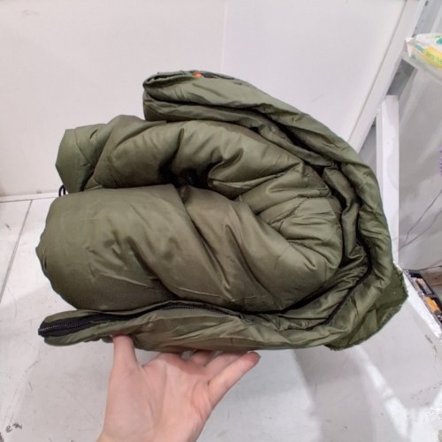 AMAZON BASICS COLD WEATHER CAMPING SLEEPING BAG - DOUBLE - GREEN image 3