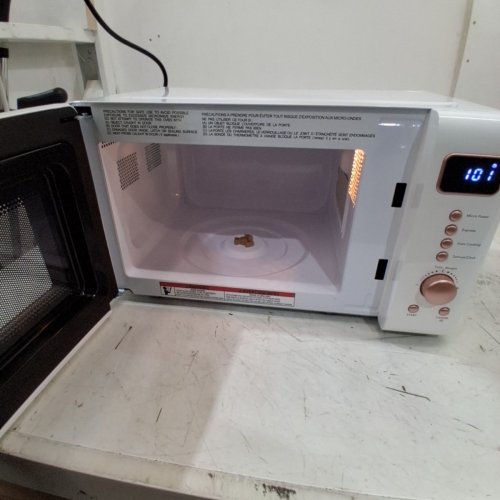 FRIGIDAIRE RETRO MICROWAVE OVEN - 0.7CU.FT, 700W - WHITE/GOLD (MODEL: EMW788-WHITERGLD) image 3