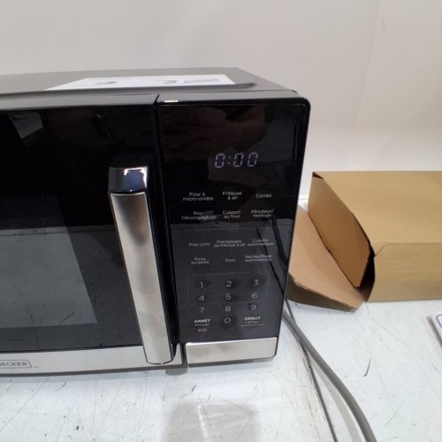 BLACK+DECKER 5-IN-1 MICROWAVE OVEN WITH AIR FRY- BLACK (MODEL: ES9P032NA-CA) image 2