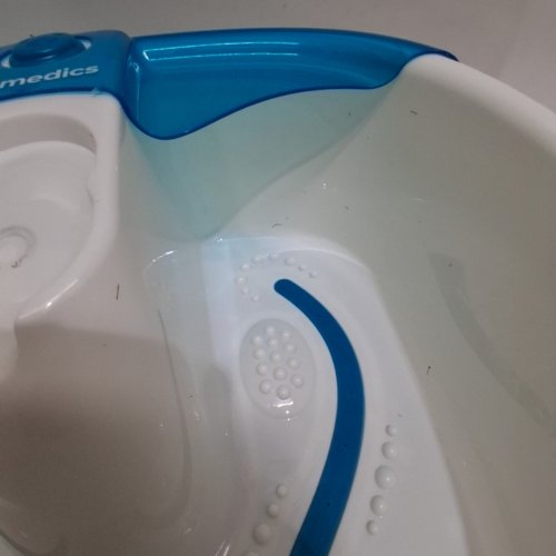 HOMEDICS BUBBLEMATE FOOTSPA WITH HEAT MAINTENANCE - 120V 30W 60HZ - WHITE/BLUE (MODEL: FB-55A-1PK) image 4