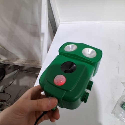 SOLAR OUTDOOR AUDIBLE ANIMAL REPELLER WITH WIDE ANGLE MOTION SENSORS AND LIGHT - 5V - GREEN image 2