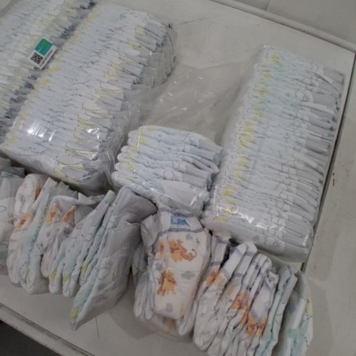 135PK PAMPERS SWADDLERS DISPOSABLE BABY DIAPERS - NEWBORN SIZE image 3