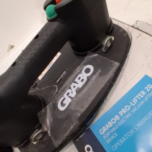 GRABO PRO-LIFTER-20 ELECTRIC VACUUM SUCTION CUP FOR TILES, STONE, WOOD, GLASS, CONCRETE PAVERS, DRYWALL. LIFTS UP TO 375LBS WITH AUTO SHUT-OFF SWITCH 1 BATTERY, 1 SEAL, CHARGER, CARRY BAG image 4