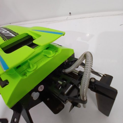 DEERC HIGH SPEED SELF-RIGHTING BRUSHLESS RC SPEED BOAT - 19" - 2500 MAH- GREEN (MODEL: S7) image 4
