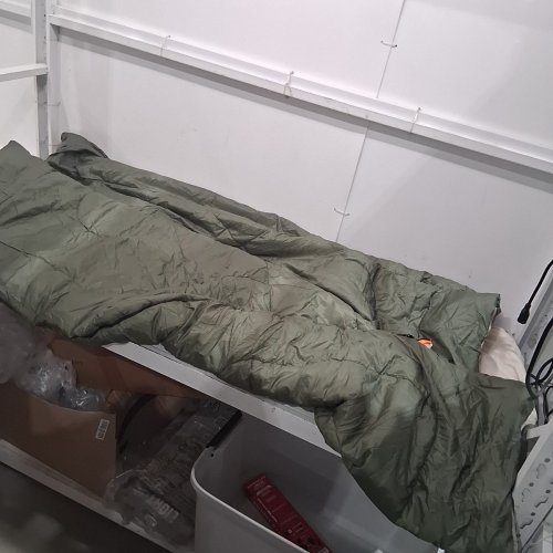 AMAZON BASICS COLD WEATHER MUMMY SLEEPING BAG - -5°C 82" X 33" - OLIVE GREEN image 2