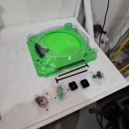 HASBRO BEYBLADE X SNEAK ATTACK BATTLE SET WITH BEYSTADIUM ARENA - GREEN (MODEL: G1940AC01) image 3
