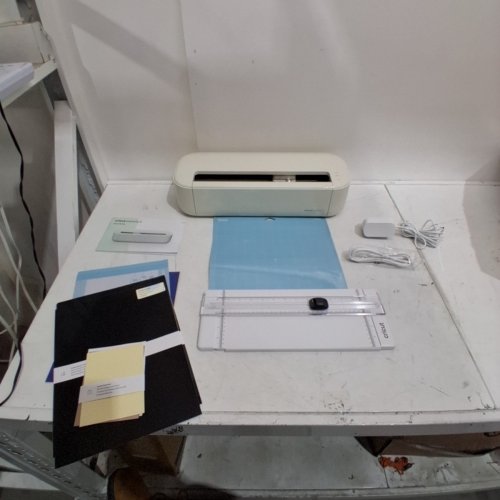 CRICUT EXPLORE 5 ESSENTIAL BUNDLE KIT- 12" - TAUPE image 2
