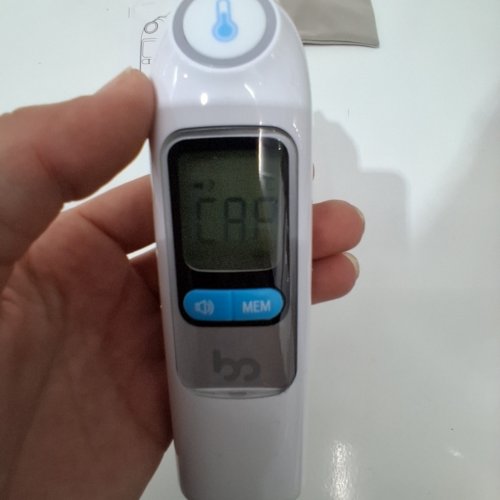 FEMOMETER INFRARED EAR THERMOMETER WITH DISPOSABLE PROBE COVERS AND CARRYING CASE - WHITE (MODEL: DET-1015) image 2