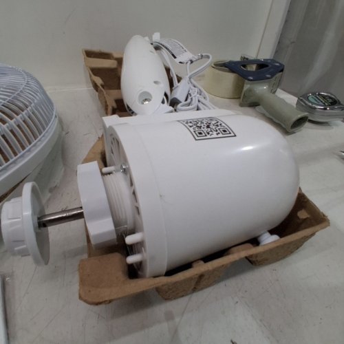 BLACK AND DECKER 16" STAND FAN WITH REMOTE - WHITE image 4