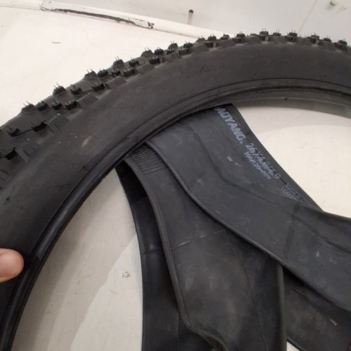 KENDA JUGGERNAUT BIKE TIRE FOR FAT, MOUNTAIN & ELECTRIC BIKES - 26" X 4.5", K-SHIELD PUNCTURE SAFETY, VALVE TUBE, 30TPI - BLACK image 3