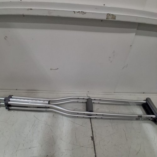 MEDLINE STANDARD ALUMINIUM CRUTCHES FOR ADULTS - SILVER- ( MODEL MDSV80535) image 5
