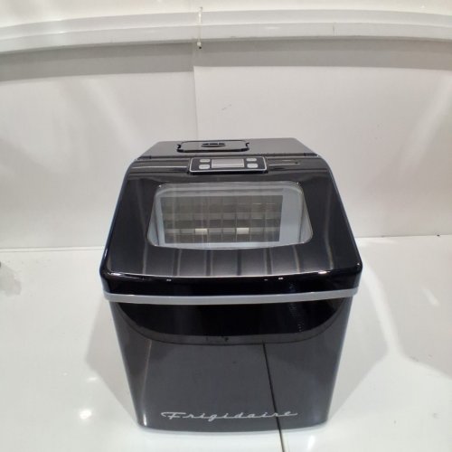 FRIGIDAIRE EXTRA LARGE CLEAR SQUARE ICE MAKER - 2.2L WATER TANK - BLACK (MODEL: EFIC452-SSBLACK) image 4