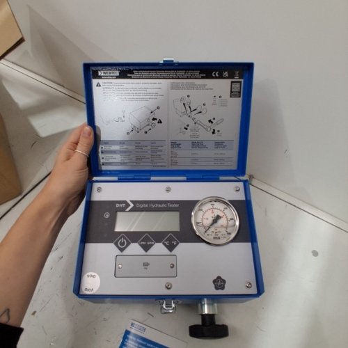 WEBTEC HIGH TENSILE ALUMINUM DIGITAL HYDRAULIC TESTER, 9 V, 6000 PSI - BLUE (MODEL: DHT04-S) image 4