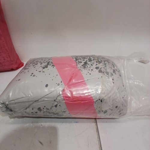 3PC GEOMETRIC SPECKLED COMFORTER AND CASE SET - FULL - BLACK AND WHITE image 3