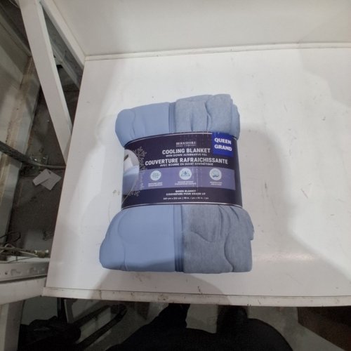 BERKSHIRE REVERSIBLE DOWN-ALTERNATIVE COOLING BLANKET - QUEEN - BLUE (MODEL: 1986200) image 2