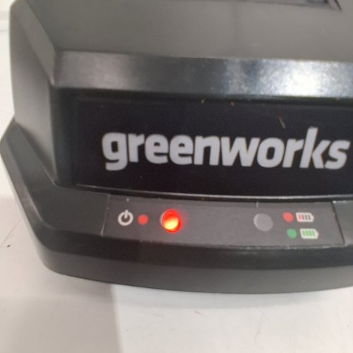GREENWORKS 40V BATTERY CHARGER image 3