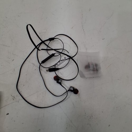 JBL TUNE 310C WIRED HEADPHONES WITH FLAT CABLE AND 3 BUTTON REMOTE AND MICROPHONE - USB-C - BLACK image 4