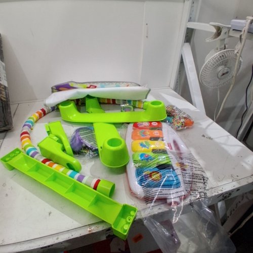 FISHER-PRICE DELUXE KICK & PLAY PIANO GYM image 3