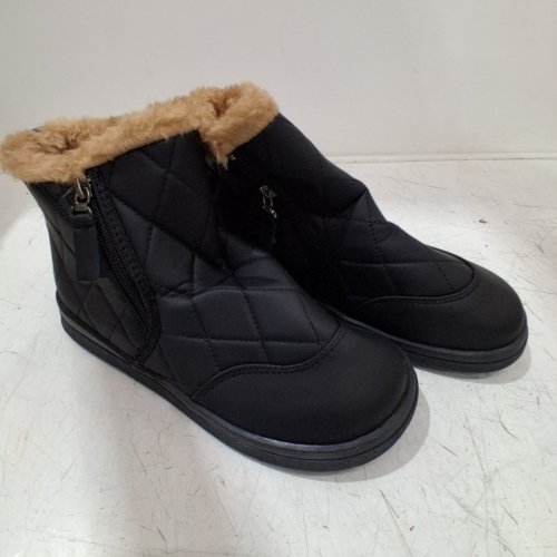QUILTED FUR-TRIMMED ANKLE BOOTS - SIZE 40 - BLACK WITH TAN TRIM image 2