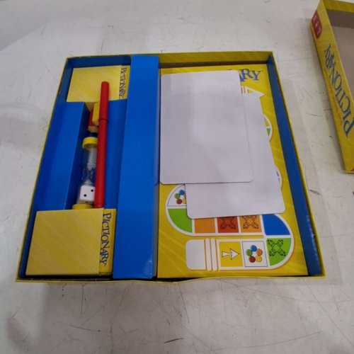 MATTEL GAMES PICTIONARY WITH DRY ERASE BOARDS - AGES 8+ image 2