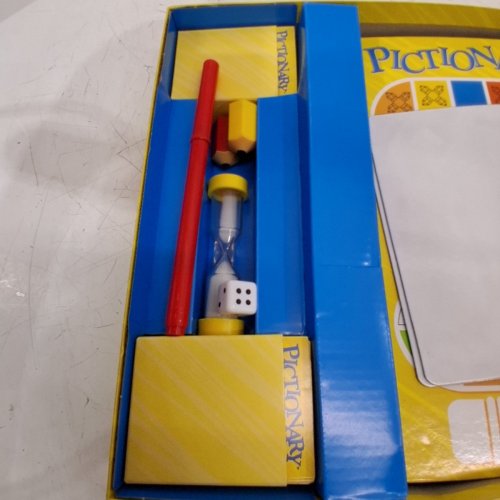 MATTEL GAMES PICTIONARY WITH DRY ERASE BOARDS - AGES 8+ image 4