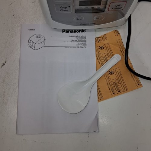 PANASONIC DIGITAL RICE COOKER - 4 CUP - WHITE - (MODEL: SR-ZC075W) image 4