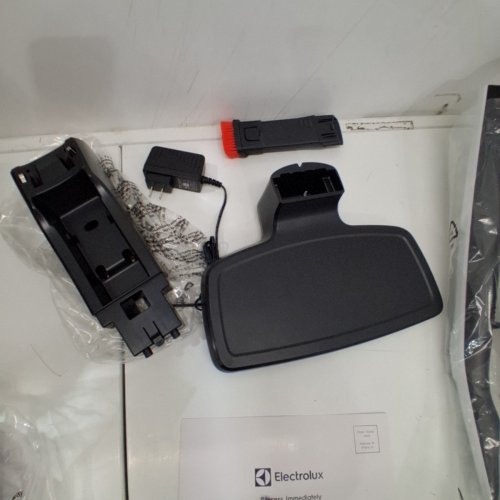 ELECTROLUX ERGORAPIDO CORDLESS 2-IN-1 VACUUM CLEANER WITH HIGH SUCTION POWER AND 180-DEGREE EASYSTEER MOBILITY - WHITE (MODEL: EHVS2510AW) image 3